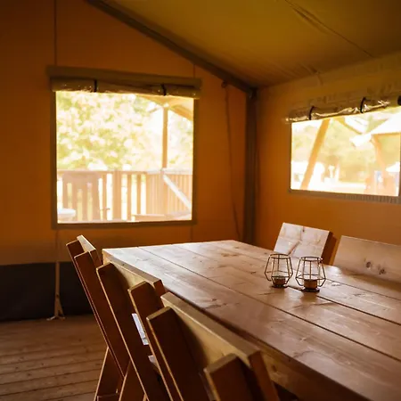 Camping De Chênefleur *